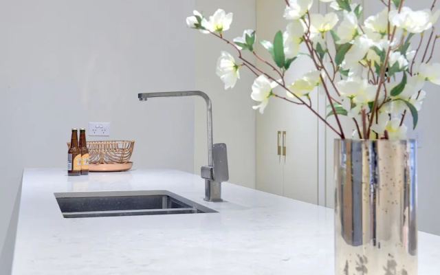 New Luxury Manhattan style in heart of CBD