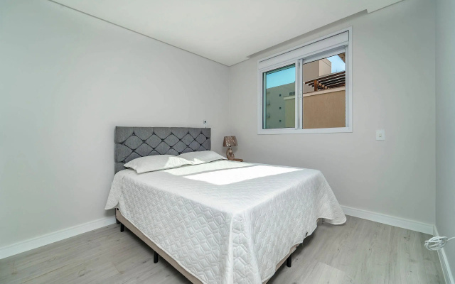 Lindo Apartamento com 2 suítes e piscina em Bombas 705