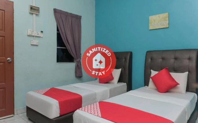 OYO 90015 Indah Chalet
