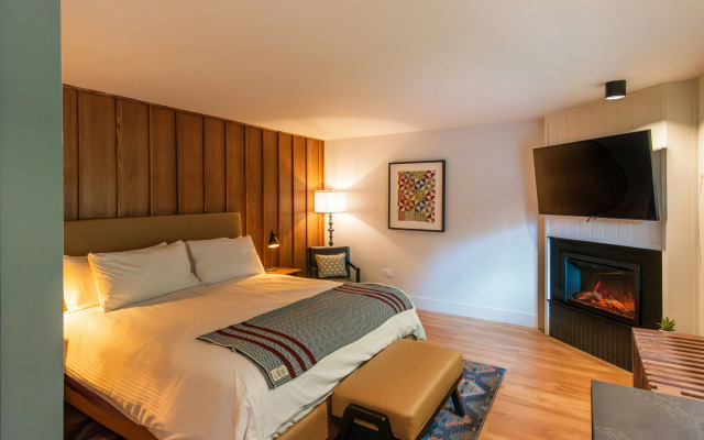 Отель Historic Rocky Waters Inn, A Small Luxury Hotel