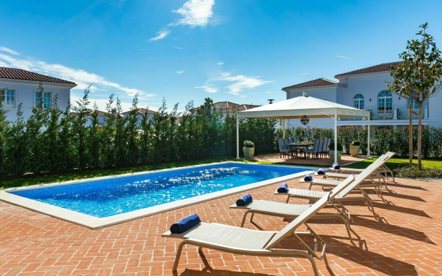 Posh Villa in Vabriga with High-End Kitchen & Pool