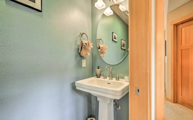 Spacious Family Townhome: Walk to Beach & Downtown