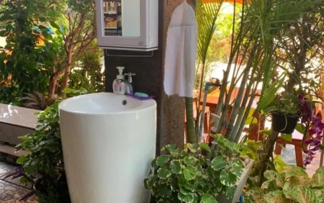 Lert Sri Hotel