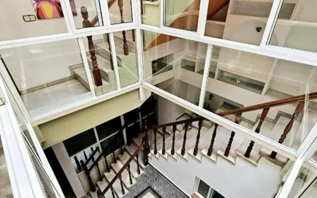 Arc House Plaza