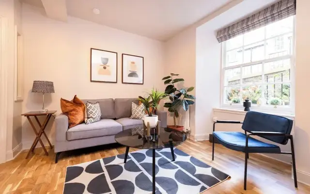 JOIVY Modern 1-bed flat in New Town