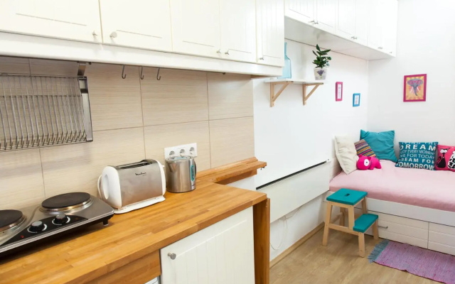 Self check-in eco studio - free street parking closeby