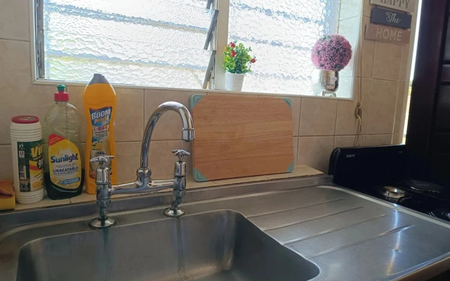 1 Bed Flat - Sleeps 2 - Parking - Wifi