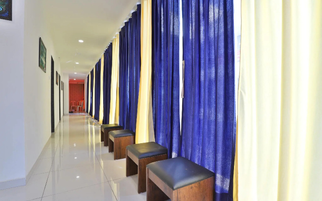 OYO 30540 Hotel Infinity