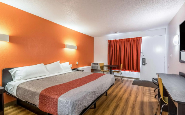 Motel 6 Schenectady, NY