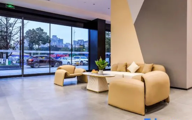 IU Hotel(Chongqing Siyuan Light Rail Station Store)