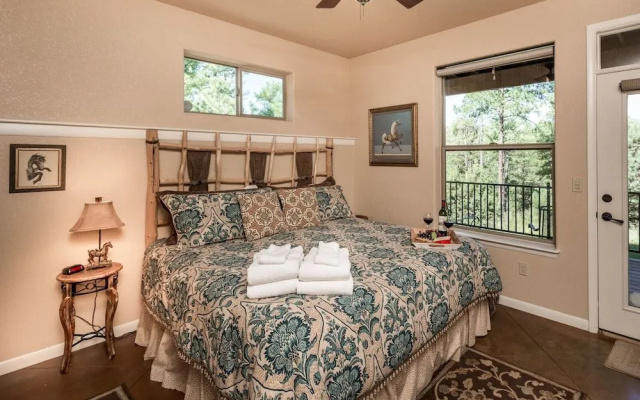 Adobe Mountain Views - Four Bedroom Cabin with Hot Tub