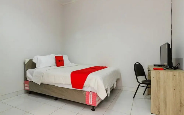 RedDoorz Syariah near Pondok Indah Mall 3