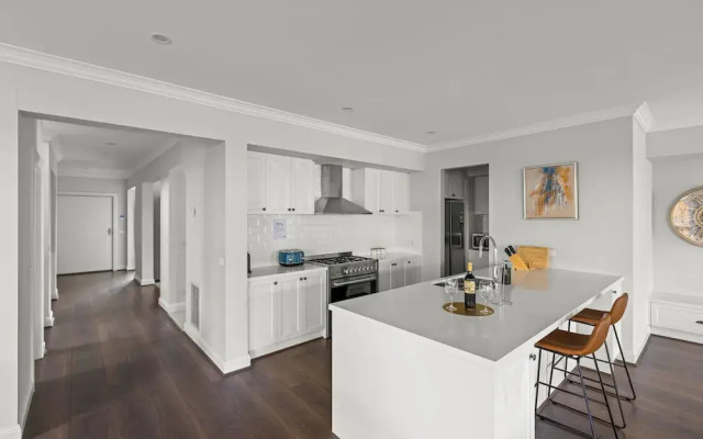 StayAU Contemporary 5BRM Families Home Point Cook