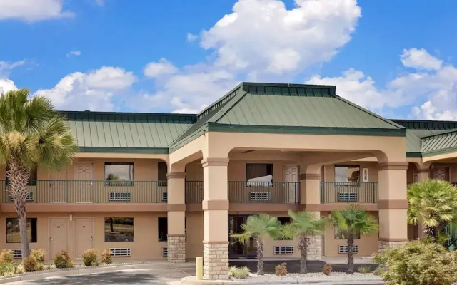 Super 8 Byron/South Macon