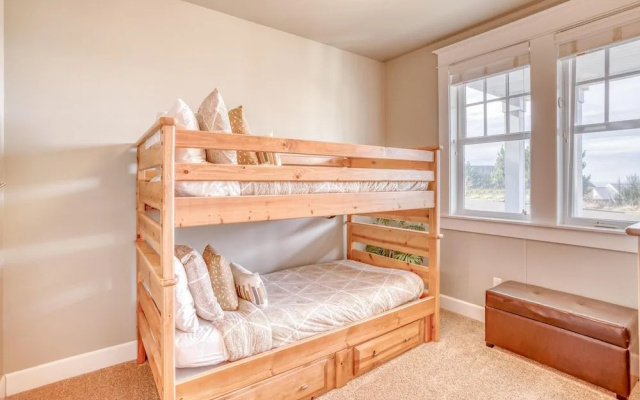 Stunning Ocean Views and Spacious Living - Gorgeous Coastal Retreat