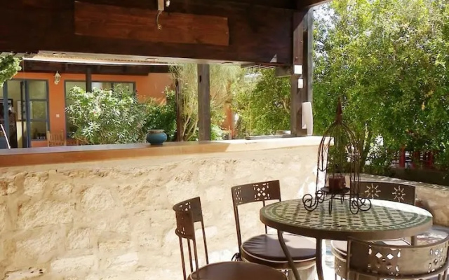 Double Bedroom and Spacious Garden With Swimming Pool