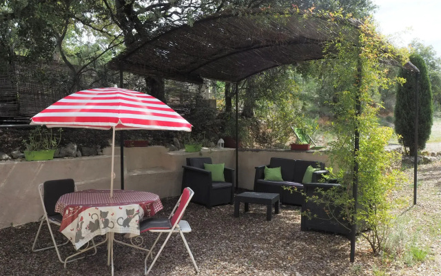 Provencal holiday home with private terrace, Bédoin
