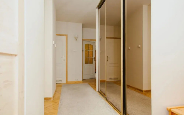 Lucka Rooms - Hey Jude B24.7