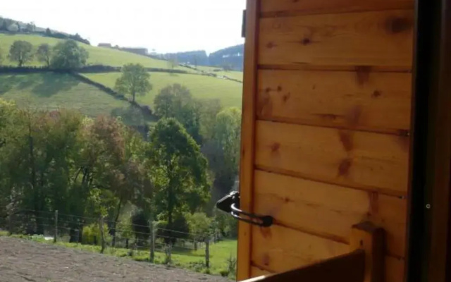 Gîte Saint-Cyr-de-Valorges, 5 pièces, 8 personnes - FR-1-496-17