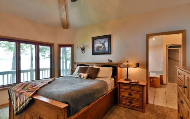 Cheif Lake Lodge 4 Bedroom Home by RedAwning