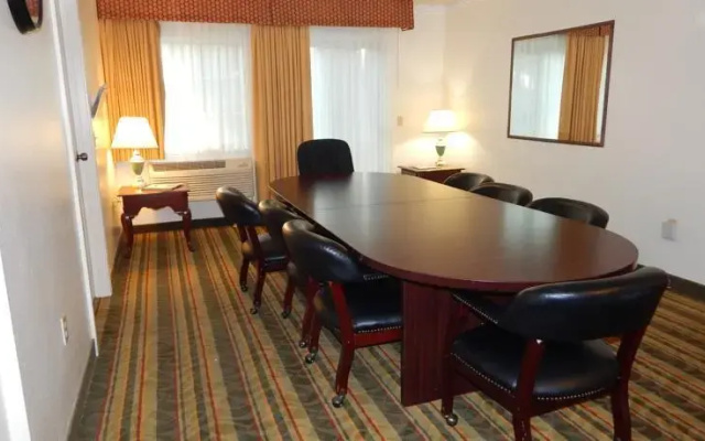 Comfort Inn & Suites Visalia