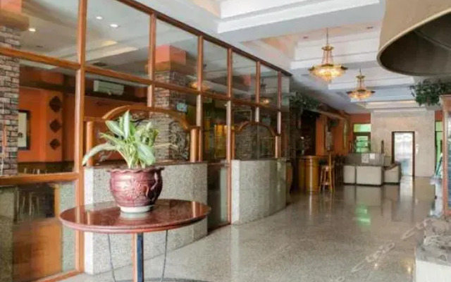 Front One Hotel Mesir Surabaya