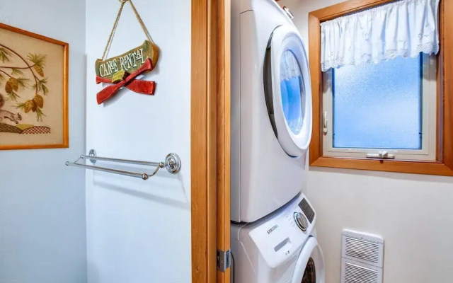 04sl- Hot Tub - Bbq - Pets Ok - Sleeps 5 1 Bedroom Home by RedAwning
