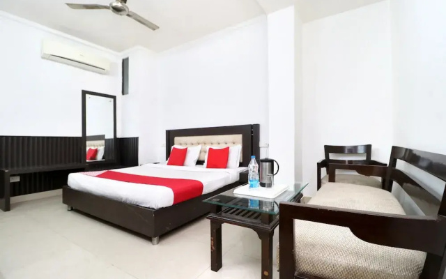 OYO Flagship Hotel Space
