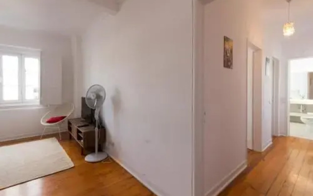 Avenida Charm Apartments