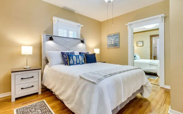Lakefront Tavares Home w/ Deck, Patio & Dock!