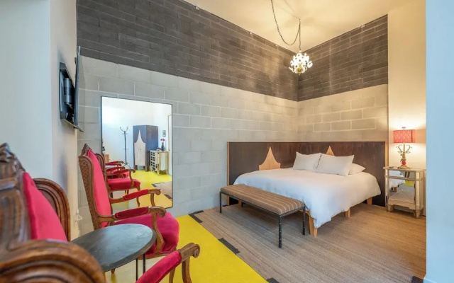 Hotel Narcissus