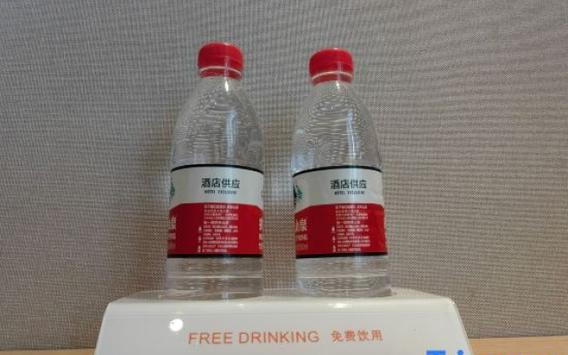 Vienna Hotel (Guiyang Huaxi Park Xueshi Road Subway Station)