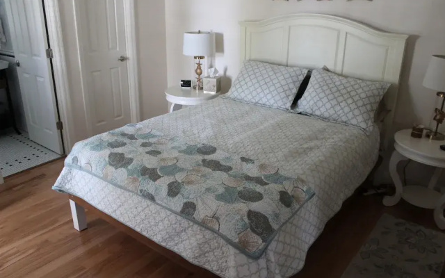 Beautiful Riverfront Home - Three Bedroom Home