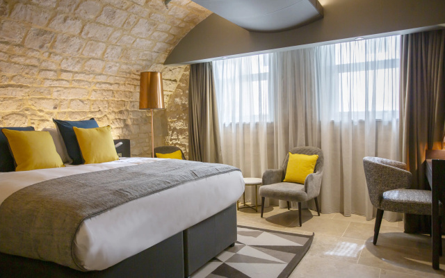Pratts Hotel