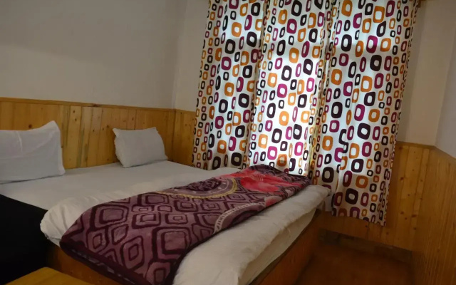 Hotel Neelgiri - Manali Diaries