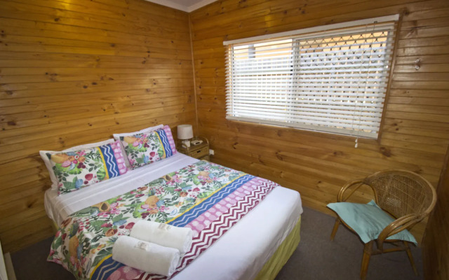 Bargara Gardens Motel & Holiday Villas