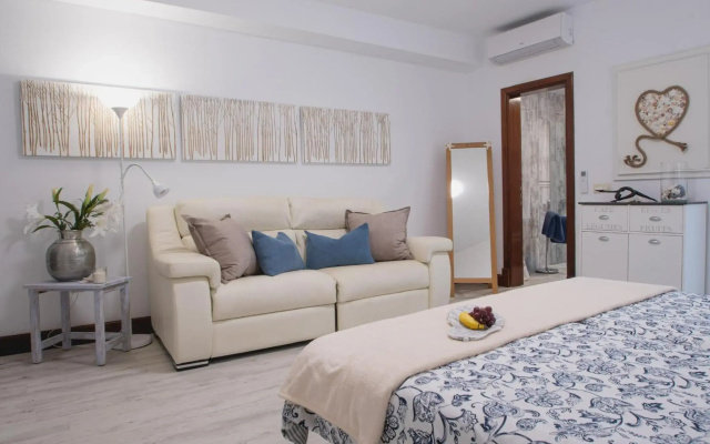 FRONTLINE VILLA 25, well-designed with a heated pool