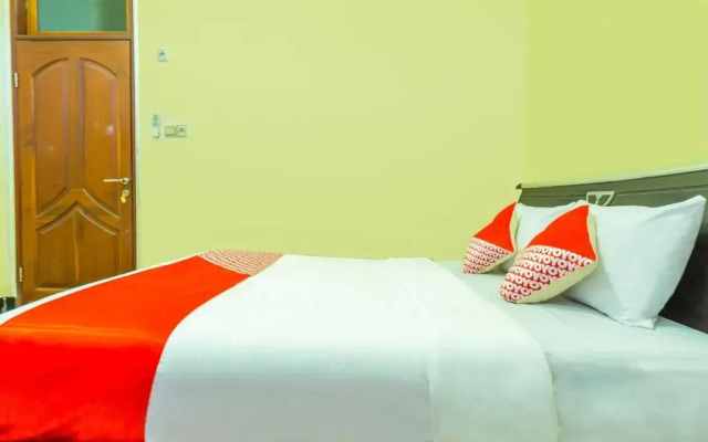 OYO 2848 Senaz Guesthouse