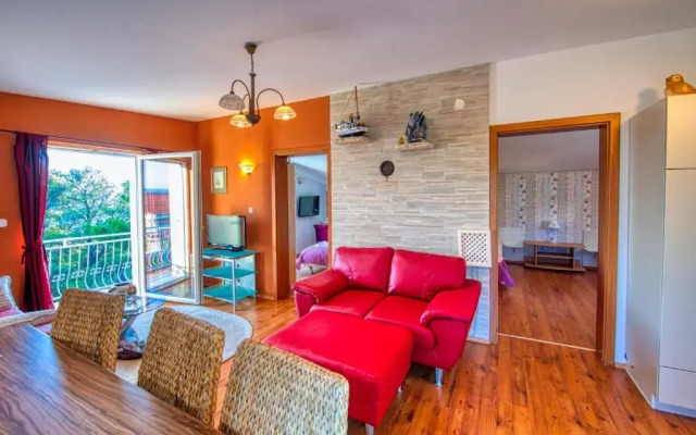 Poolicluded Holiday House Halic