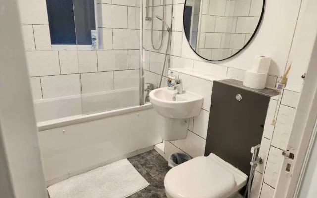 Grays Apartment With City Views Lakeside Shopping