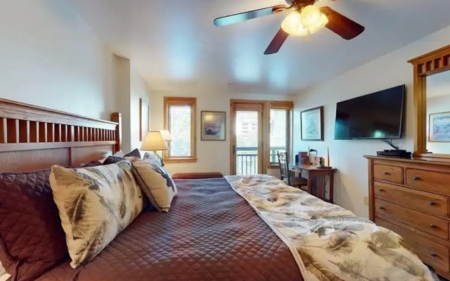 Exclusive Ski in, Ski out 4 Bedroom Vacation Rental with Hot Tubs and Heated Outdoor Pool in Lionshead Village