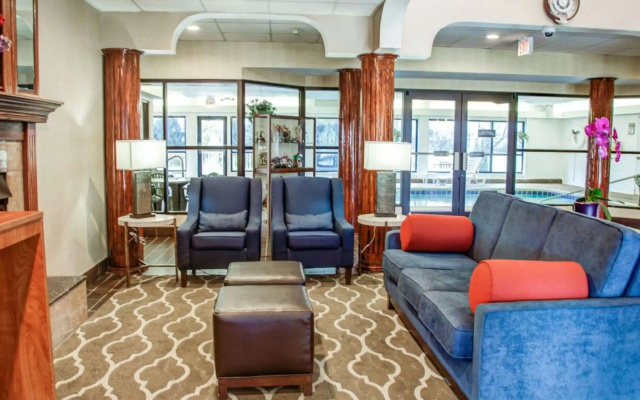 Comfort Suites Lombard - Addison