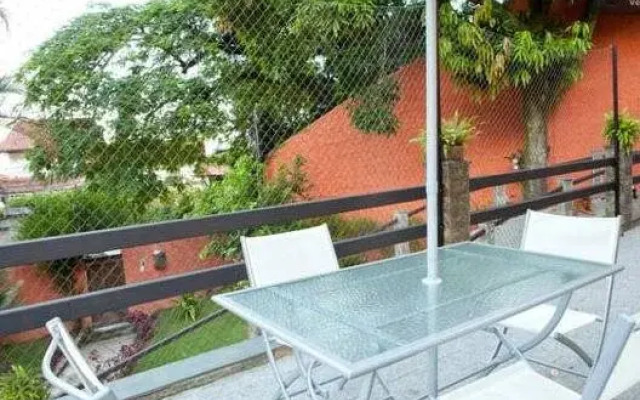 São Conrado Yellow House