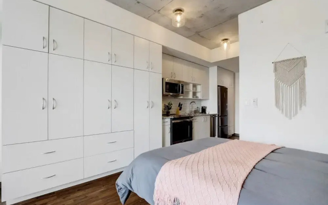 FRONTDESK Urbanite Apts Lower East Side Milwaukee