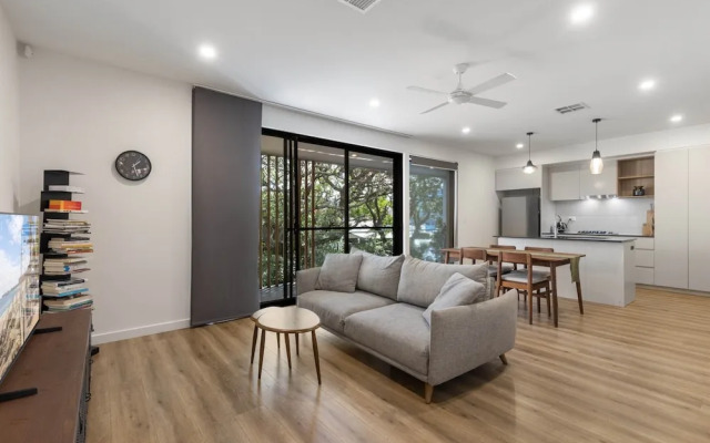 Stylish 3-bed Townhouse Near City Fringe