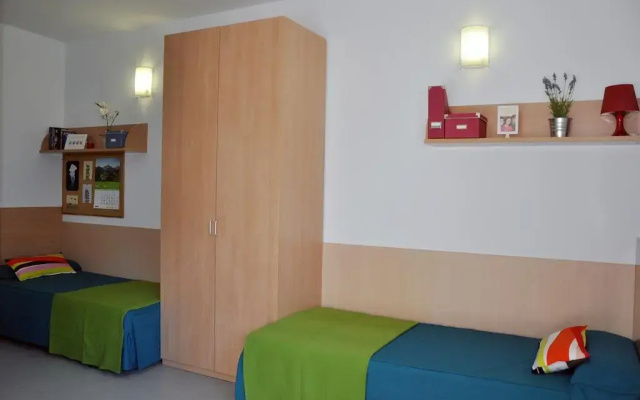 Residencia Universitaria Resa Tomás Alfaro Fournier - Centro Adscrito a REAJ - Campus Accomodation