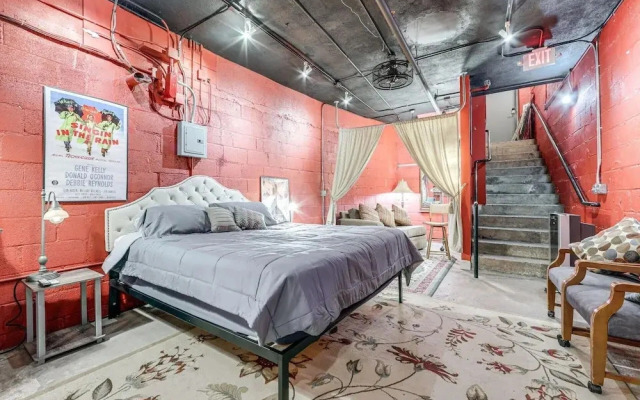 Cozy Single at The Strand
