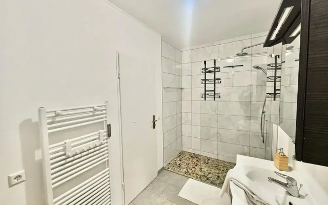 Charming 3 bedrooms with a cozy terrace