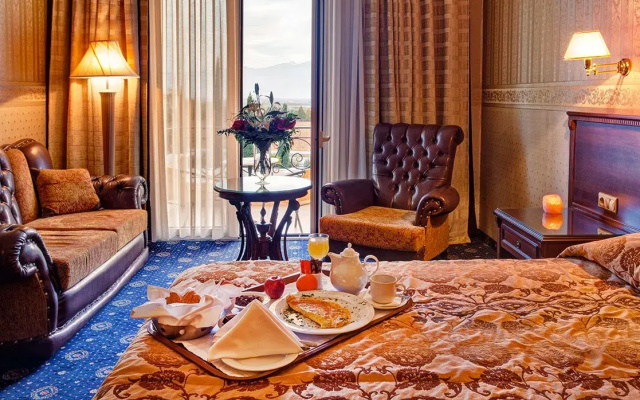 Kouros Hotel