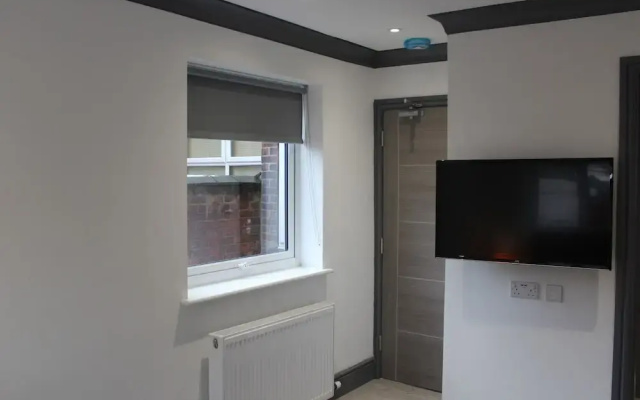 Townhouse @ 282 Walthall Street Crewe